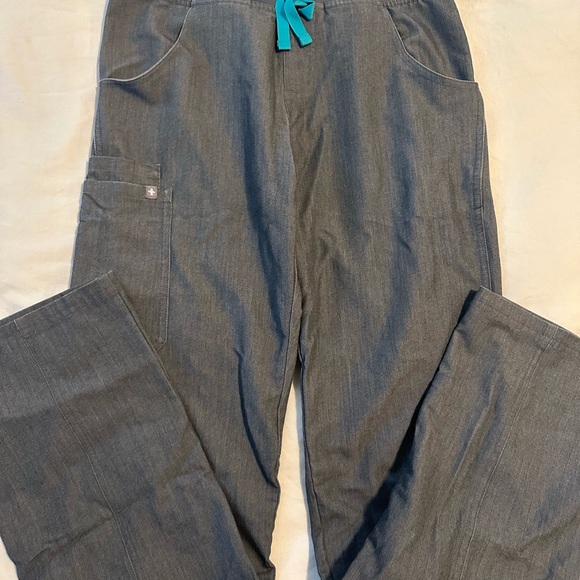 Figs scrubs - Picture 3 of 3